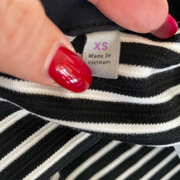 🚨FINAL REDUCED PRICE🚨 Athleta Black & White Striped Dress Size XS EUC - Picture 3 of 7